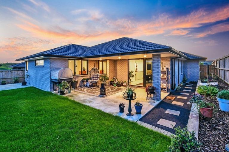 Photo of property in 18 Leathem Crescent, Pokeno, 2402