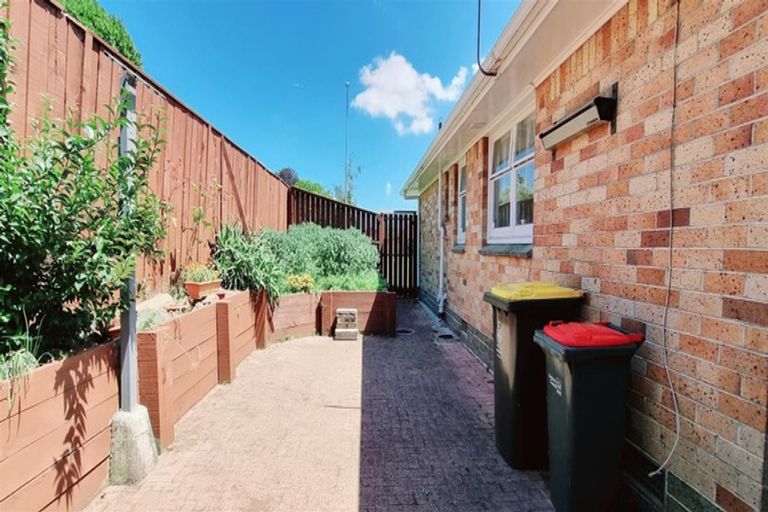 Photo of property in 1a Sutton Crescent, Papatoetoe, Auckland, 2025