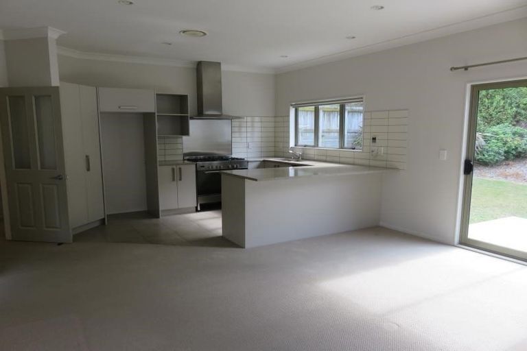 Photo of property in 15 Wantwood Grove, Churton Park, Wellington, 6037
