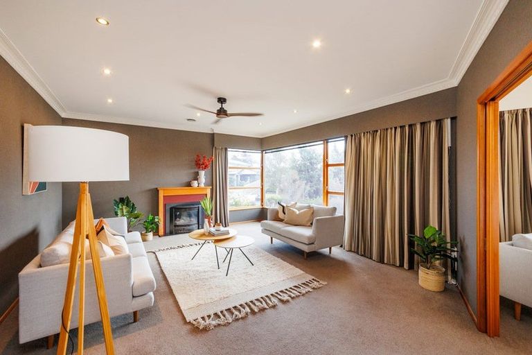 Photo of property in 38 Winston Avenue, Hokowhitu, Palmerston North, 4410