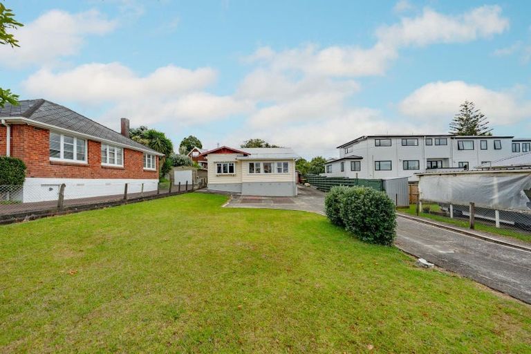 Photo of property in 41 Hutchinson Avenue, New Lynn, Auckland, 0600