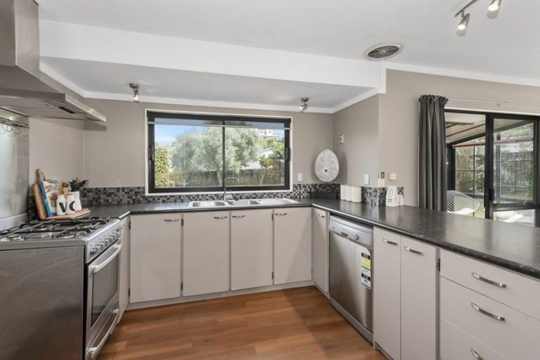 Photo of property in 6 Houhere Place, Pukete, Hamilton, 3200