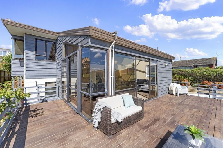 Photo of property in 37 Pigeon Mountain Road, Half Moon Bay, Auckland, 2012