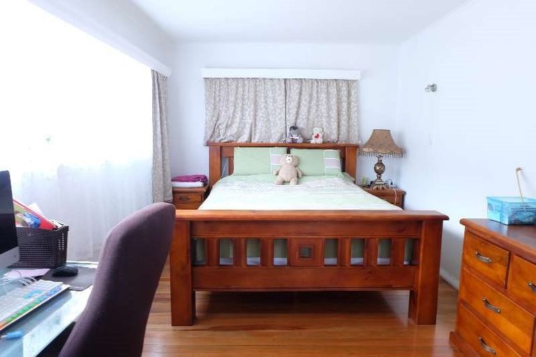 Photo of property in 142 Parkvale Road, Karori, Wellington, 6012