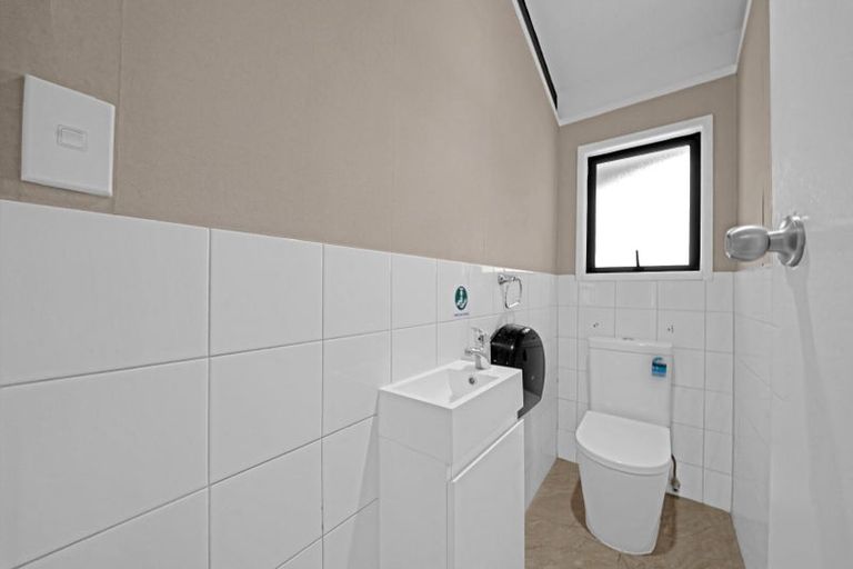 Photo of property in 296a Triangle Road, Massey, Auckland, 0614