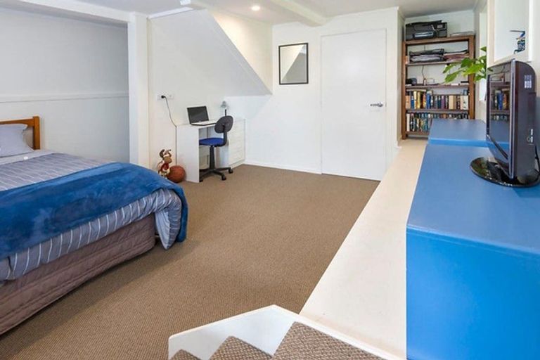 Photo of property in 60 Uxbridge Road, Mellons Bay, Auckland, 2014