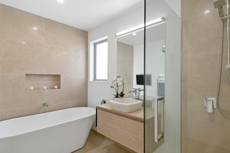 Photo of property in 12 Parkridge Place, Mount Pleasant, Christchurch, 8081