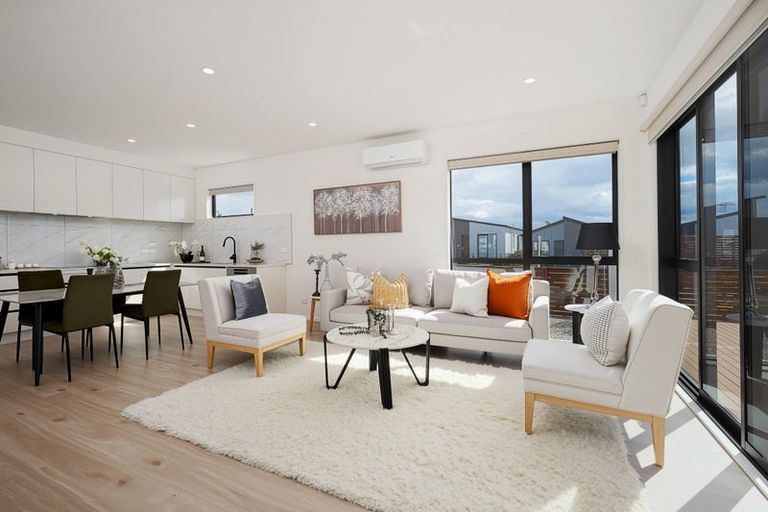 Photo of property in 7 Taiororua Avenue, Massey, Auckland, 0614