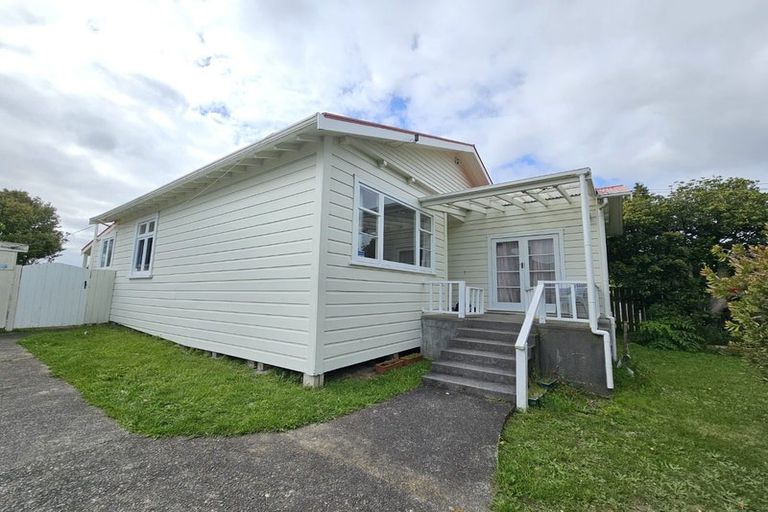 Photo of property in 35 Awatea Street, Ranui, Porirua, 5024