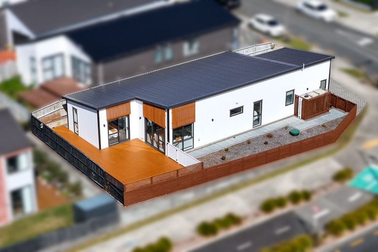 Photo of property in 7 Taiororua Avenue, Massey, Auckland, 0614