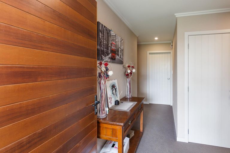 Photo of property in 15 Trump Place, Kelvin Grove, Palmerston North, 4414