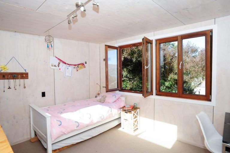 Photo of property in 20 Hawkhurst Road, Lyttelton, 8082