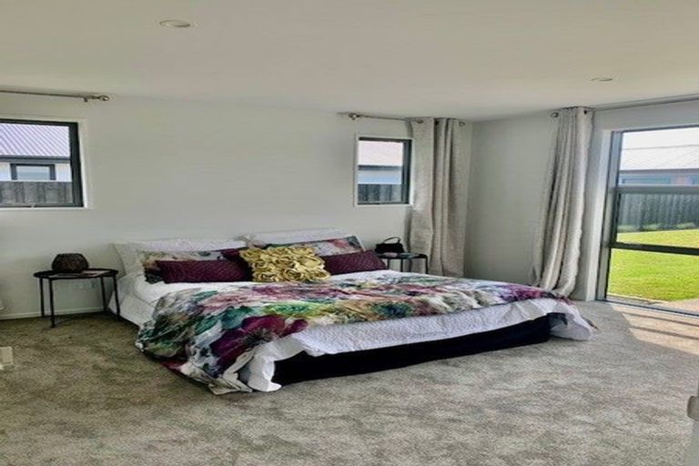 Photo of property in 10 Mccahon Drive, Rangiora, 7400