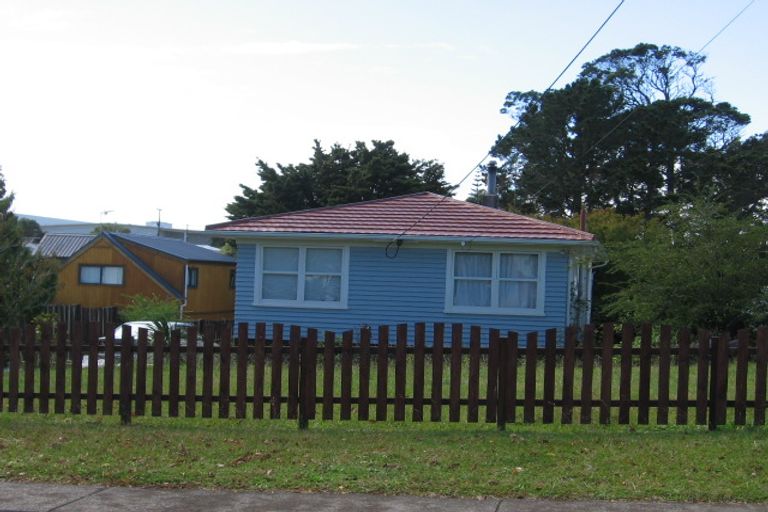 Photo of property in 17 Longburn Road, Henderson, Auckland, 0610