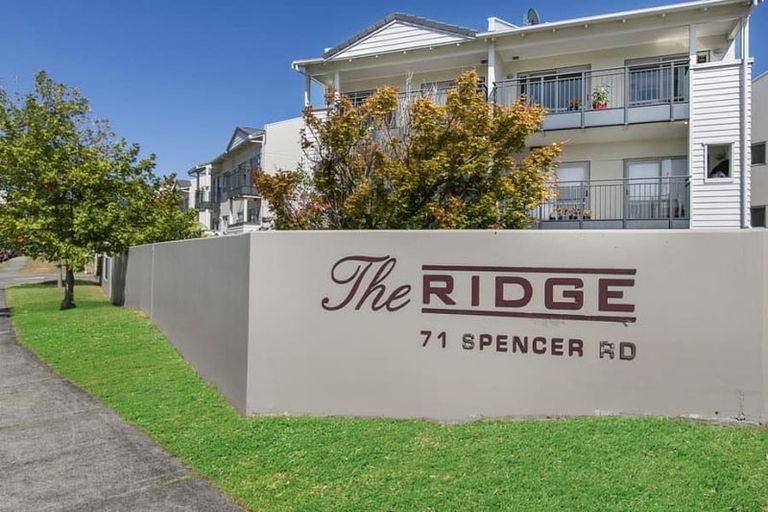 Photo of property in 4b/71 Spencer Road, Oteha, Auckland, 0632