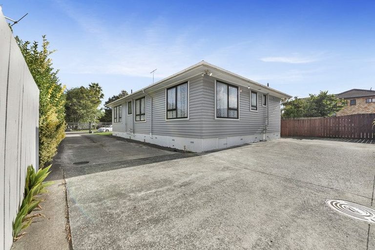 Photo of property in 11 Sunnyside Crescent, Papatoetoe, Auckland, 2025