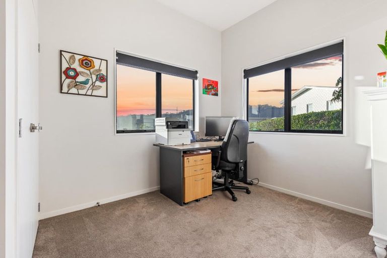 Photo of property in 2 Tarara Lane, Kumeu, 0810