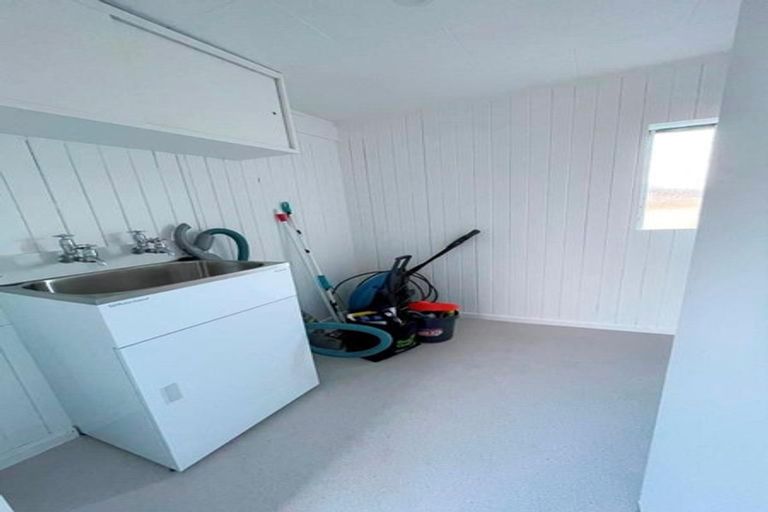 Photo of property in 1/5 Folkestone Street, Murrays Bay, Auckland, 0630