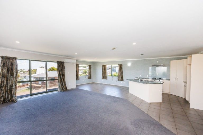 Photo of property in 24 Lydia Place, Kelvin Grove, Palmerston North, 4414