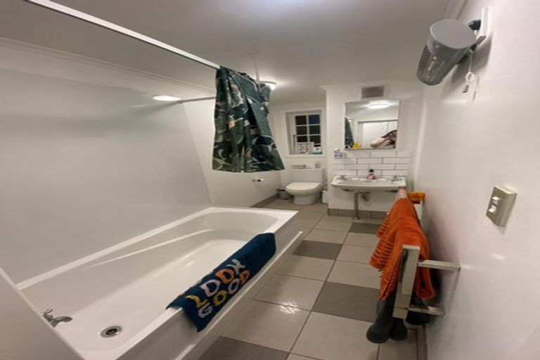 Photo of property in 51 Northland Road, Northland, Wellington, 6012