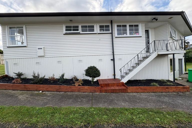 Photo of property in 4 Anich Road, Massey, Auckland, 0614