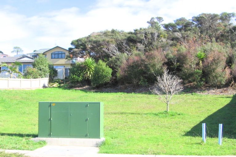 Photo of property in 76 Roberta Crescent, Orewa, 0931
