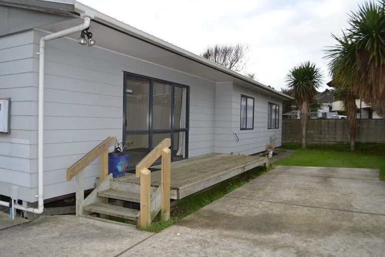 Photo of property in 3b Mungavin Avenue, Ranui, Porirua, 5024
