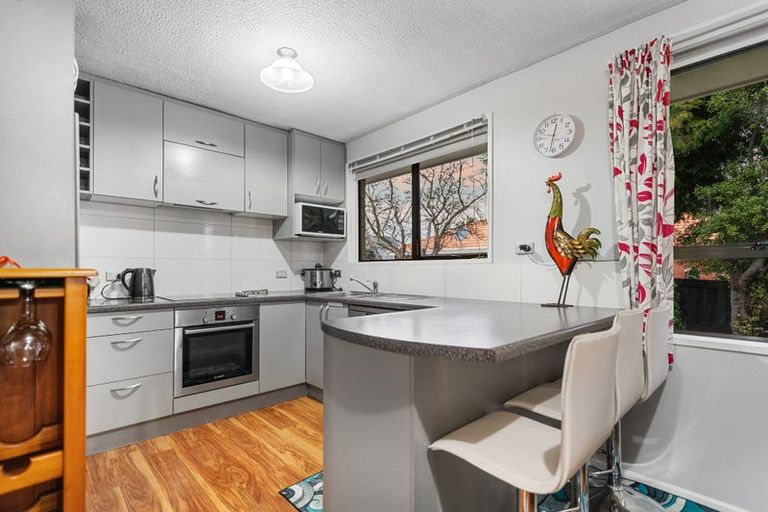 Photo of property in 2/8a Salford Avenue, Redwood, Christchurch, 8051