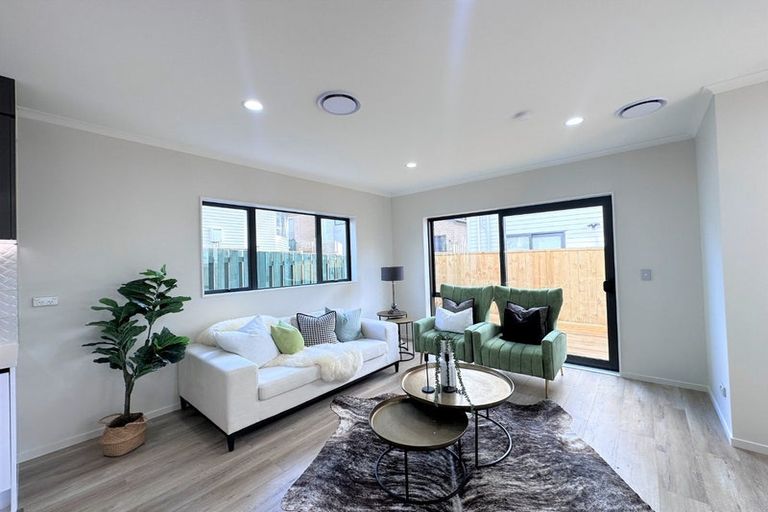 Photo of property in 12c Borrowdace Avenue, Botany Downs, Auckland, 2010