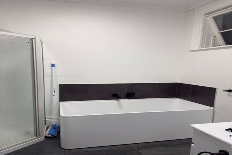 Photo of property in 5a Hay Street, Oriental Bay, Wellington, 6011