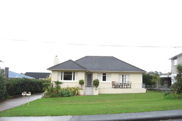 Photo of property in 1/69 Beach Road, Mellons Bay, Auckland, 2014