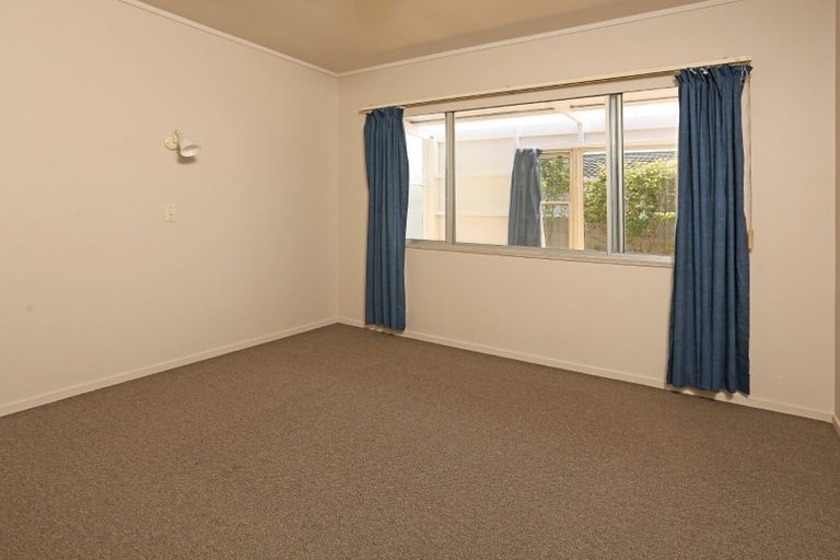 Photo of property in 1/130 Te Atatu Road, Te Atatu South, Auckland, 0610