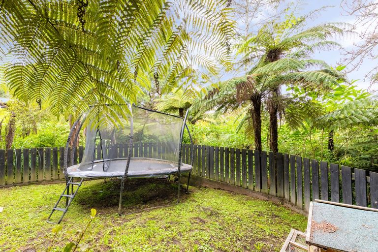 Photo of property in 20e Konini Road, Titirangi, Auckland, 0604