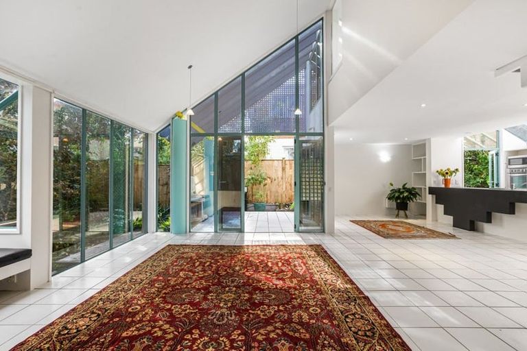 Photo of property in 2 Moata Place, Devonport, Auckland, 0624