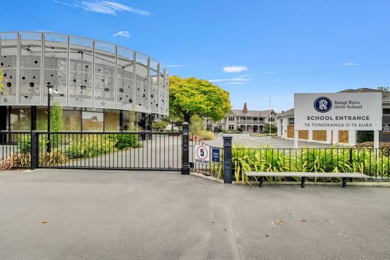 Photo of property in 33 Hewitts Road, Merivale, Christchurch, 8014