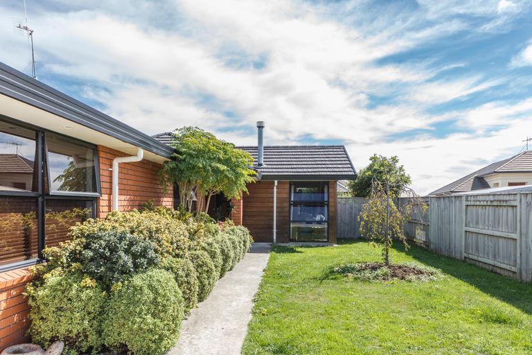 Photo of property in 15 Trump Place, Kelvin Grove, Palmerston North, 4414