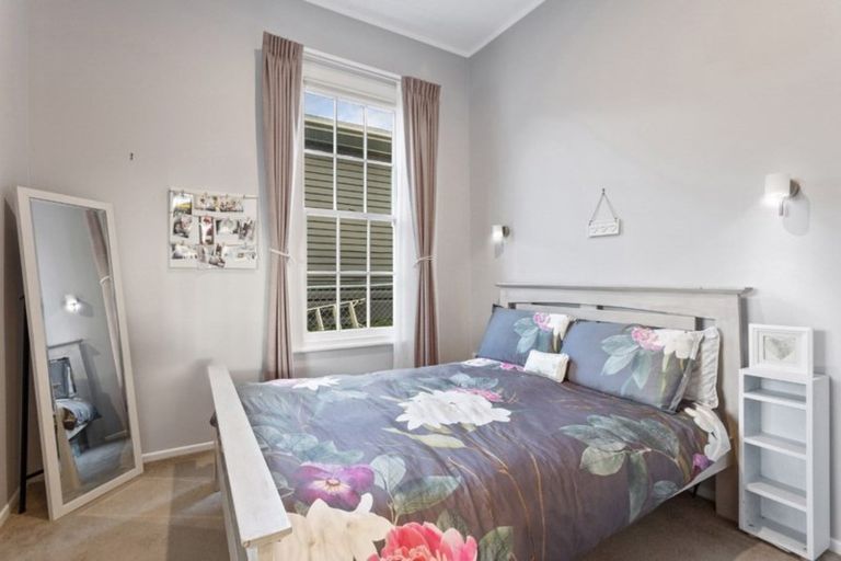 Photo of property in 1 Karaka Street, Helensville, 0800