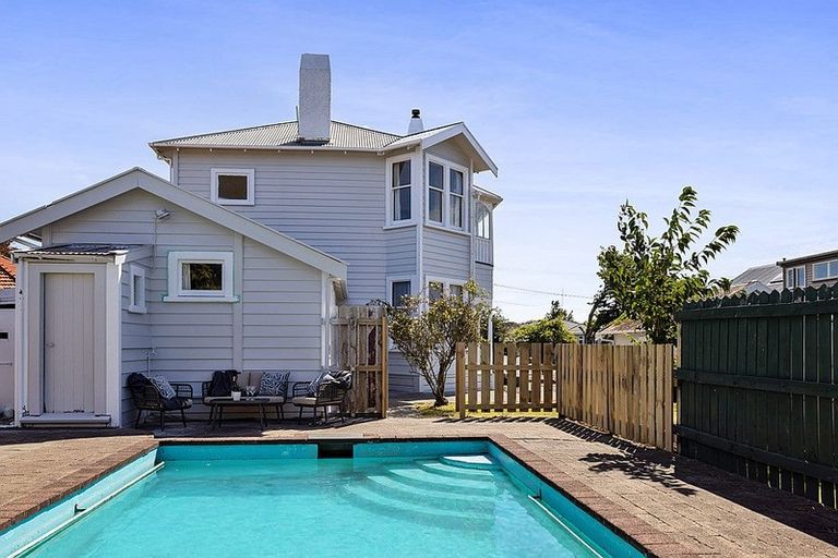 Photo of property in 68 Collins Street, Hawera, 4610