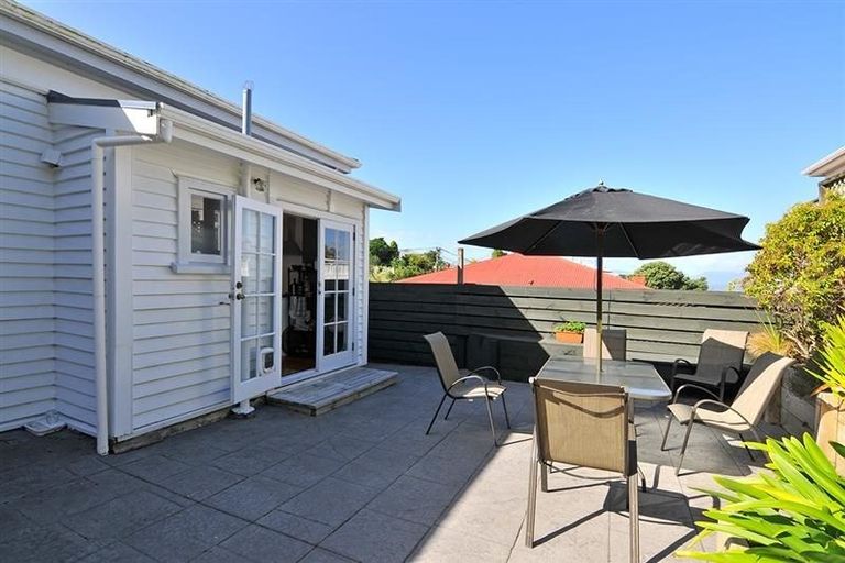 Photo of property in 35 Dorking Road, Brooklyn, Wellington, 6021