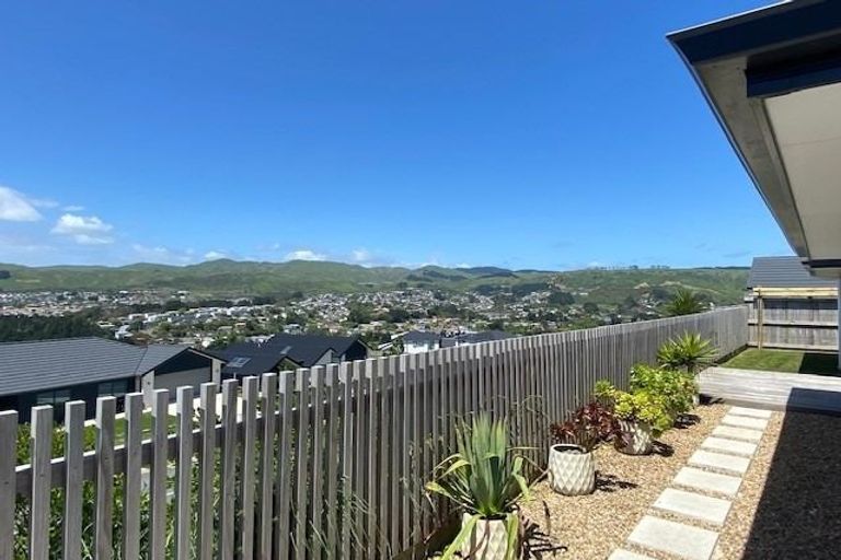 Photo of property in 5 Rotorua Grove, Aotea, Porirua, 5024