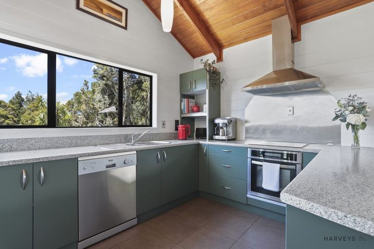 Photo of property in 12 Rimu Road, Oratia, Auckland, 0604