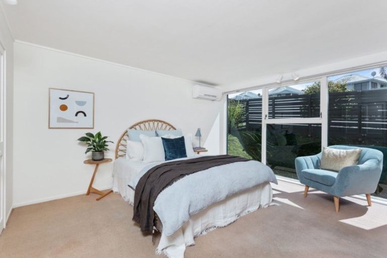 Photo of property in 30 Wernham Place, Northcote, Auckland, 0626