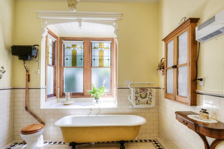 Photo of property in 15 Cameron Road, Bluff Hill, Napier, 4110