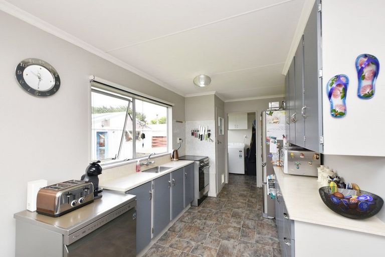 Photo of property in 74 Dalwharn Street, Wallacetown, 9816