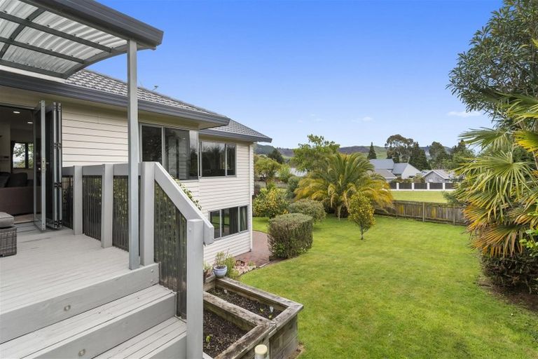Photo of property in 24 Capricorn Place, Kawaha Point, Rotorua, 3010