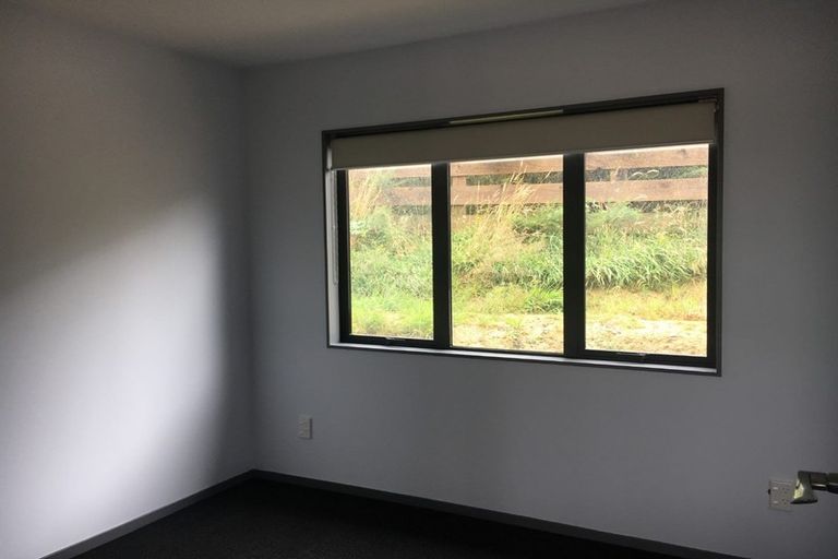 Photo of property in 34b Speargrass Grove, Timberlea, Upper Hutt, 5018