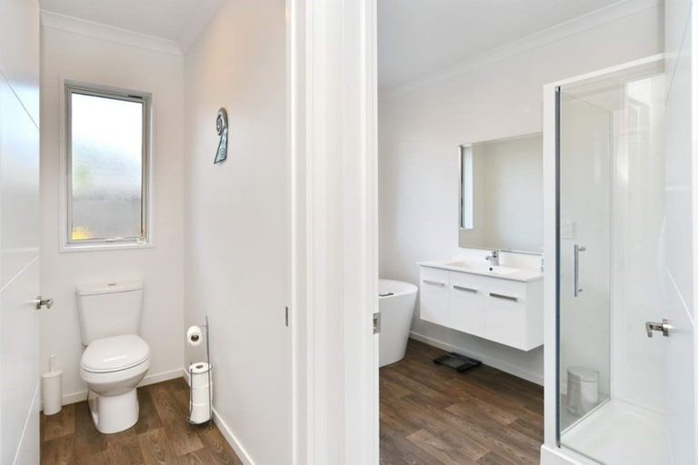 Photo of property in 32 Watkins Drive, Rangiora, 7400