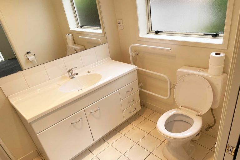 Photo of property in 19 San Bernadino Drive, Henderson, Auckland, 0612