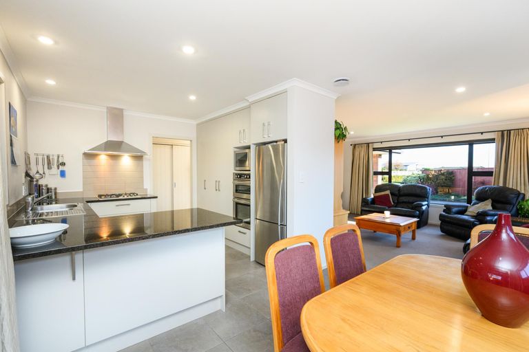 Photo of property in 13 Lorenzo Place, Kelvin Grove, Palmerston North, 4414