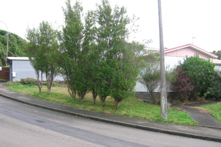 Photo of property in 12 Bellringer Crescent, Newlands, Wellington, 6037